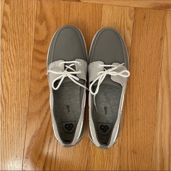 Grey & White Shoes - Picture 3 of 9